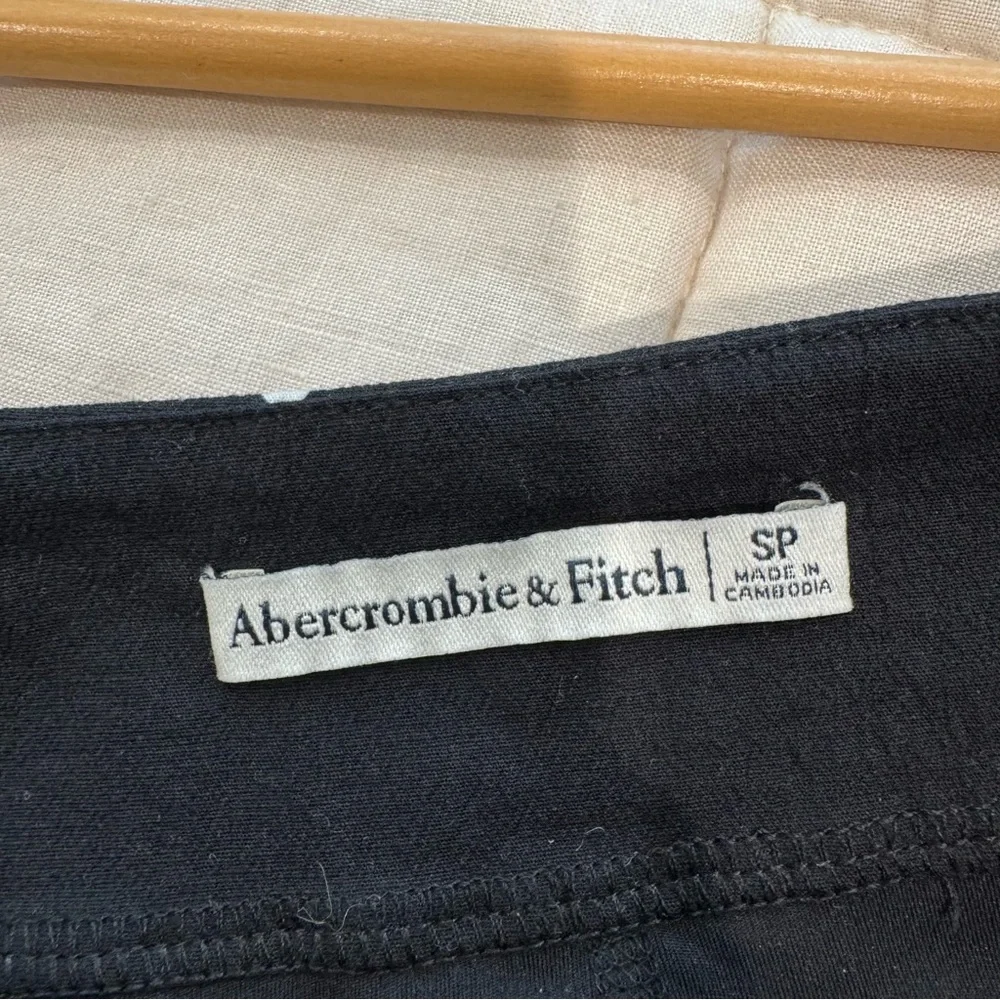 Abercrombie Bra-Free Everyday Skort - Picture 7 of 7
